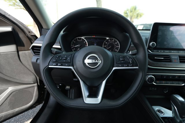 Used 2023 Nissan Altima 2.5 SV FWD image 11