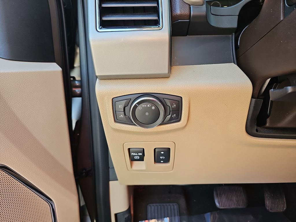 Used 2020 Ford F150 Lariat w/ Max Trailer Tow Package image 29