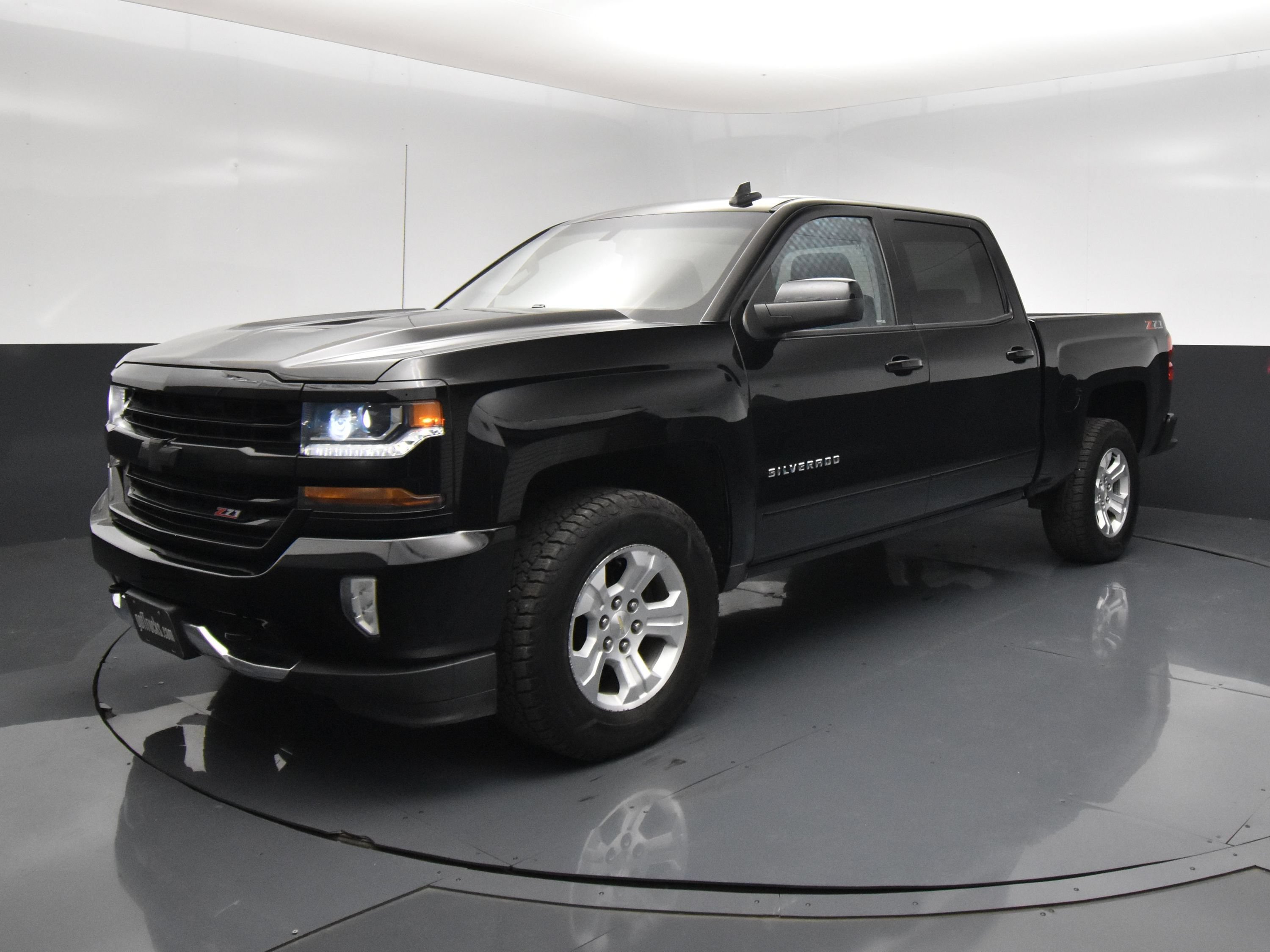 Used 2018 Chevrolet Silverado 1500 LT w/ All Star Edition AWD/4WD image 2