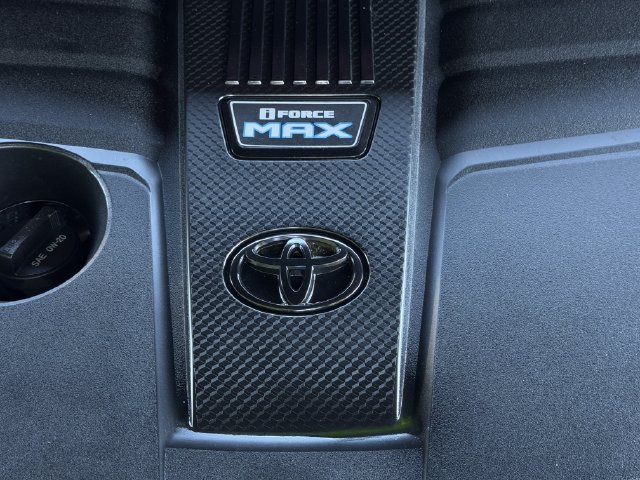 Used 2023 Toyota Sequoia Capstone AWD/4WD image 37