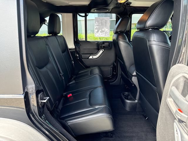 Used 2014 Jeep Wrangler Unlimited Rubicon w/ Connectivity Group AWD/4WD image 11