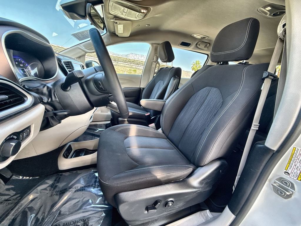 Used 2024 Chrysler Voyager LX FWD image 10