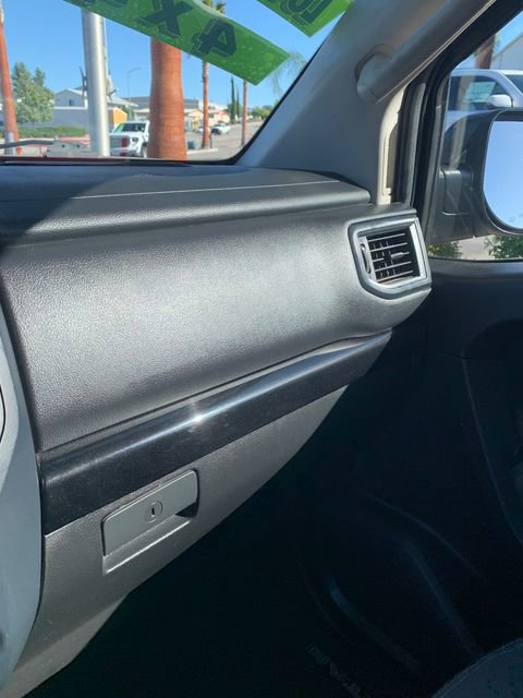 Used 2022 Nissan Titan SV AWD/4WD image 24