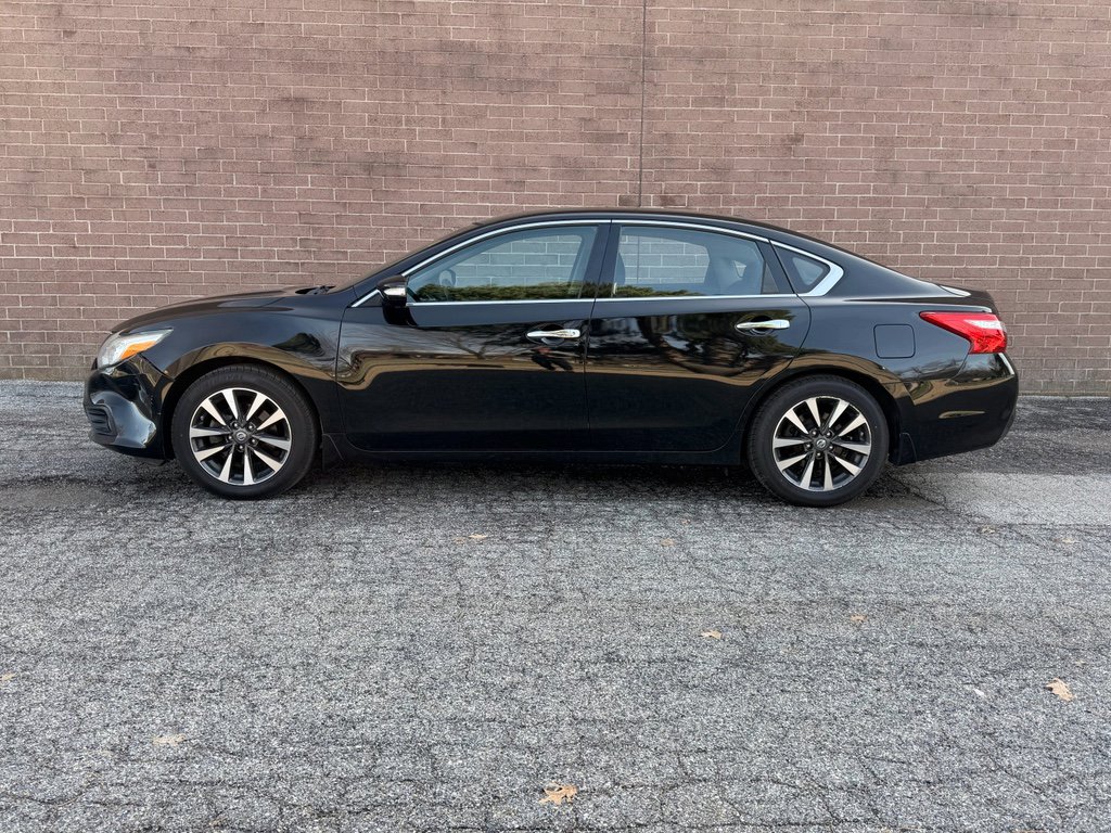 Used 2017 Nissan Altima 2.5 SV w/ Convenience Package image 2
