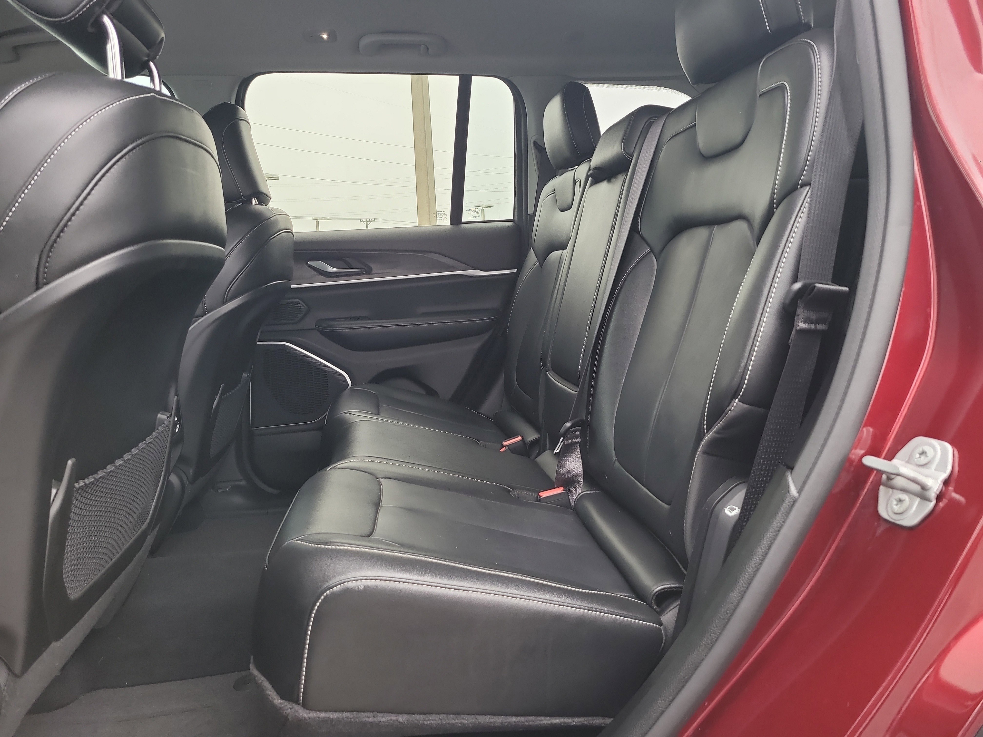 Used 2023 Jeep Grand Cherokee Limited image 11