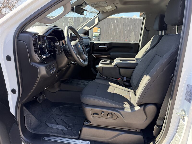 Used 2024 Chevrolet Silverado 2500 LT w/ Convenience Package image 23