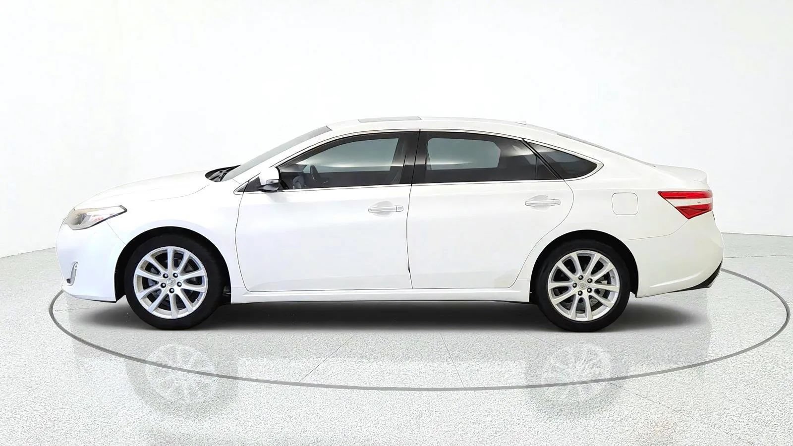 Used 2013 Toyota Avalon XLE Touring FWD image 5
