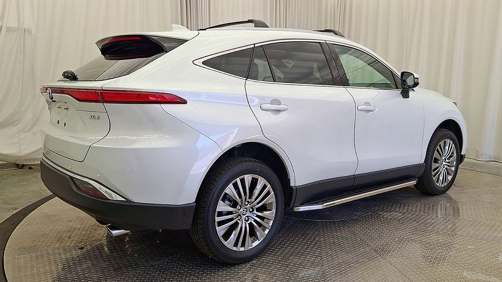 Certified 2023 Toyota Venza XLE image 3