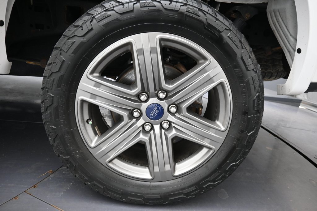 Used 2020 Ford F150 Lariat w/ Equipment Group 502A Luxury AWD/4WD image 36