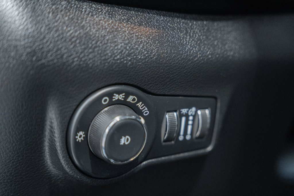 Used 2022 Jeep Compass Latitude AWD/4WD image 35