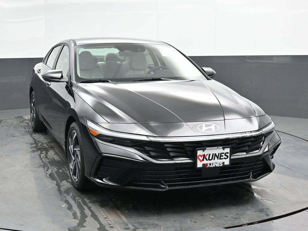 Used 2025 Hyundai Elantra Limited FWD image 5
