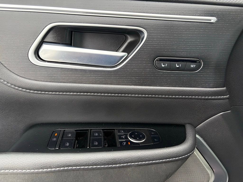 Used 2025 INFINITI QX80 Sensory image 23