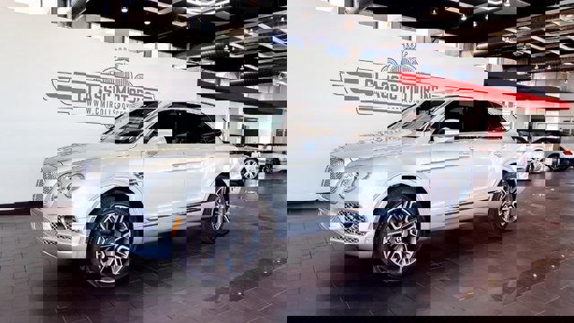 Used 2018 Bentley Bentayga image 3