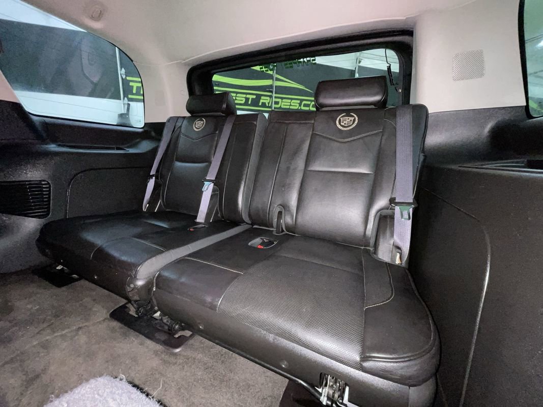 Used 2013 Cadillac Escalade Platinum image 30