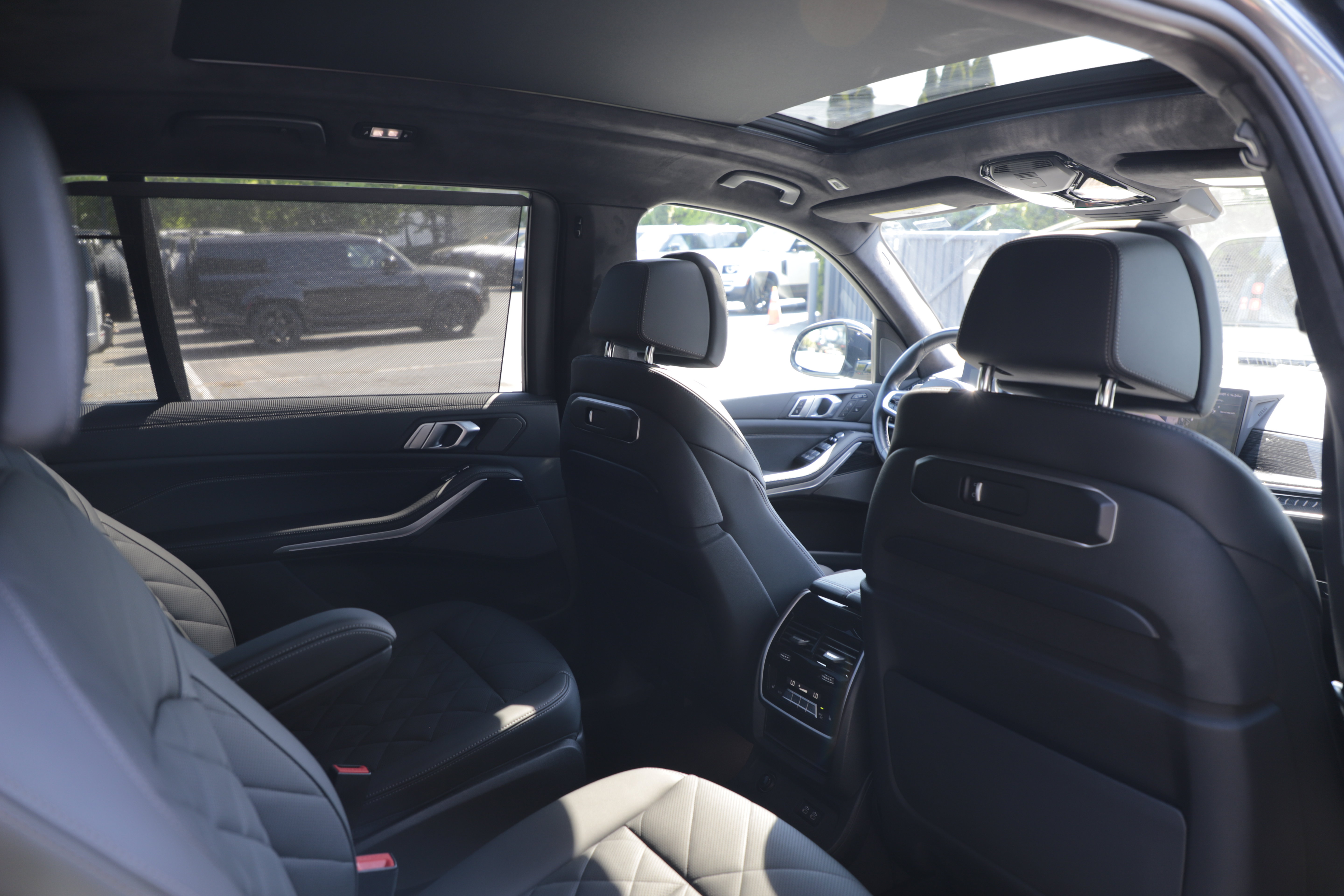Used 2024 BMW X7 xDrive40i w/ M Sport Package AWD/4WD image 11
