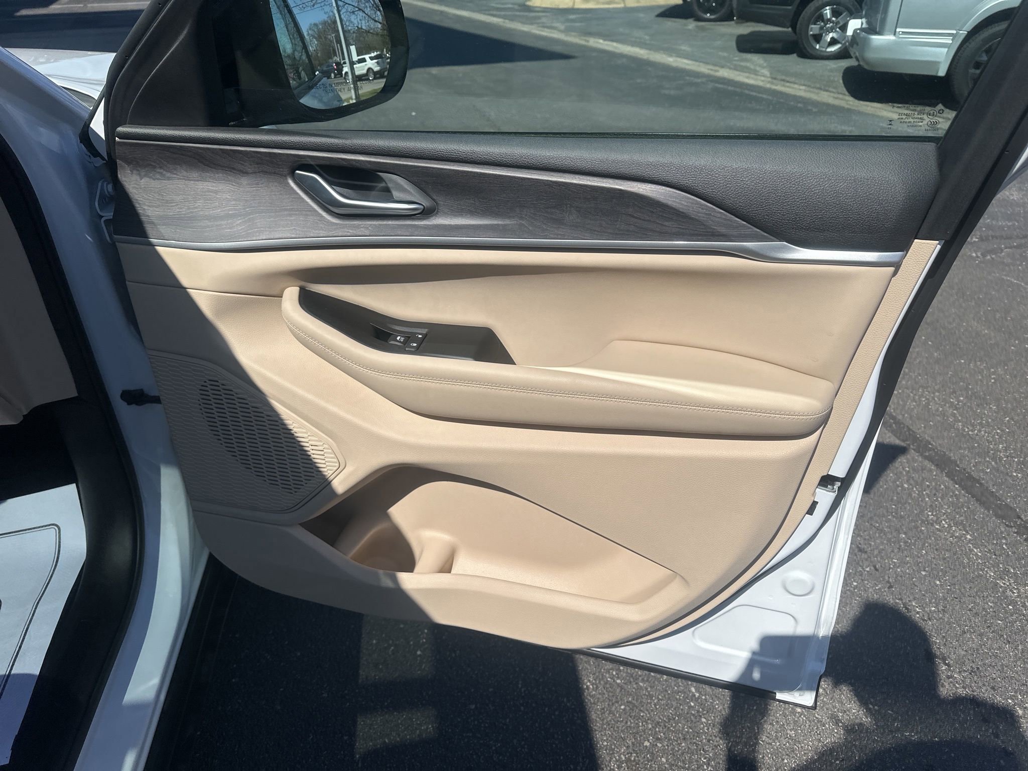 Used 2023 Jeep Grand Cherokee Limited image 11