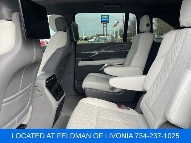 Used 2025 Cadillac Escalade IQ Luxury 1 w/ Smart Trailering package image 9