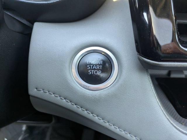 Used 2024 Toyota Highlander XLE AWD/4WD image 25