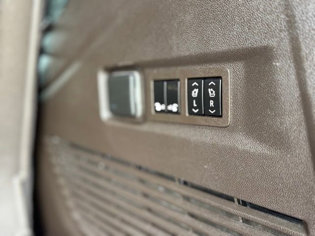 Used 2022 GMC Yukon Denali AWD/4WD image 8
