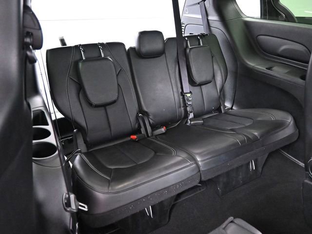 Used 2025 Chrysler Pacifica Select image 21