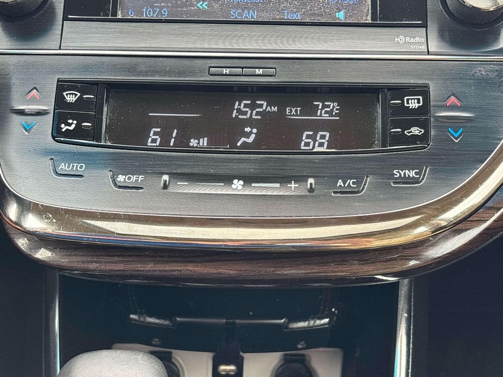 Used 2014 Toyota Avalon XLE Touring FWD image 25