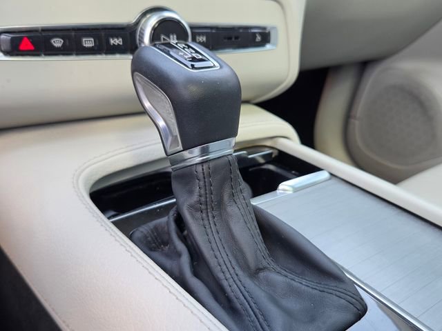 Used 2022 Volvo XC90 T5 Momentum w/ Climate Package FWD image 21