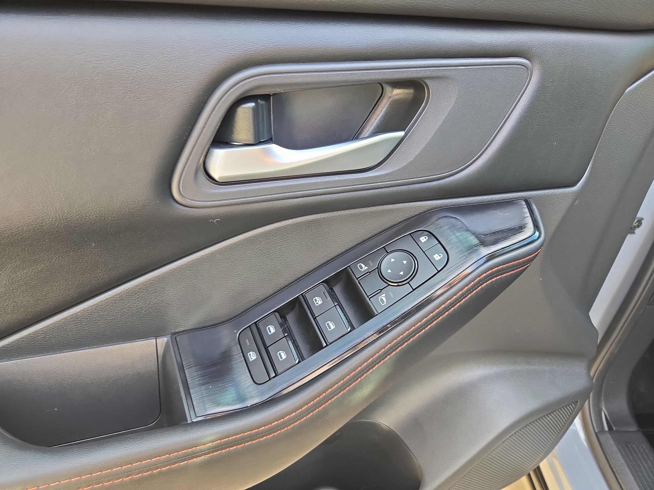 Certified 2026 Nissan Rogue SV AWD/4WD image 12