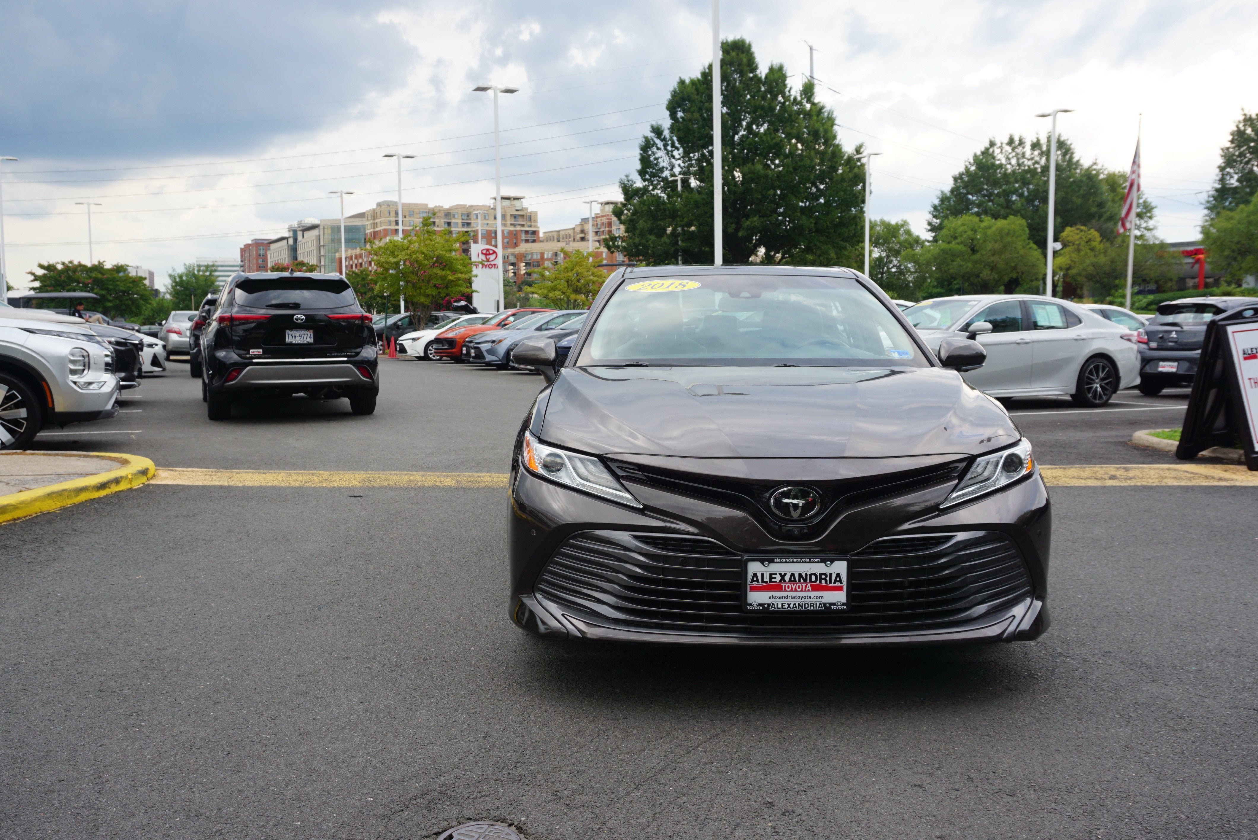 Used 2018 Toyota Camry XLE w/ Driver Assist Package FWD image 2