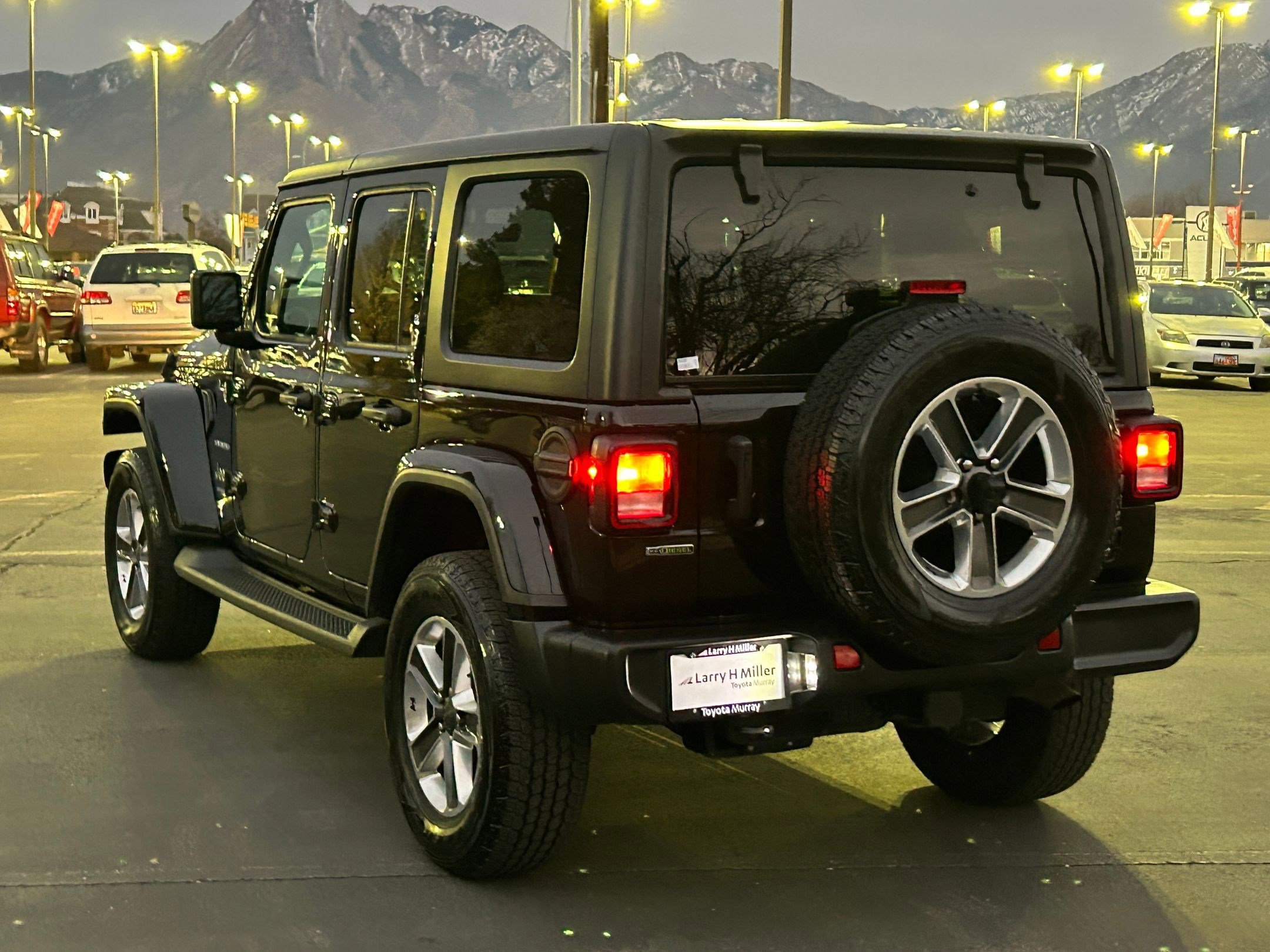 Used 2022 Jeep Wrangler Unlimited Sahara w/ Cold Weather Group image 3