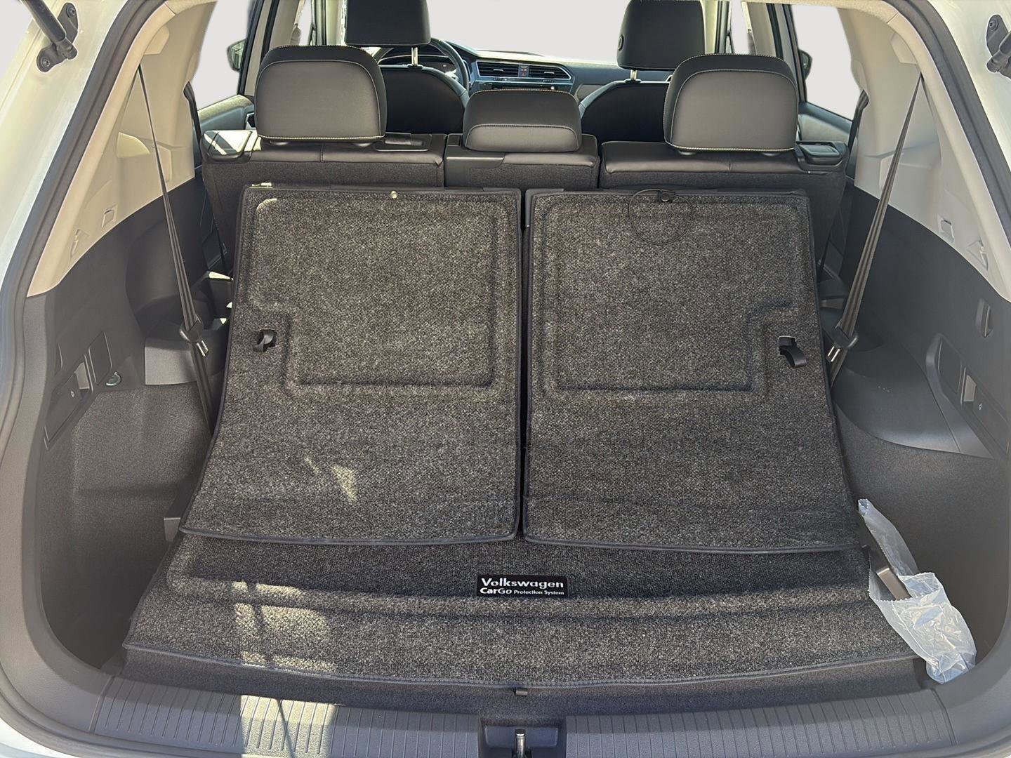 Used 2023 Volkswagen Tiguan SE image 11