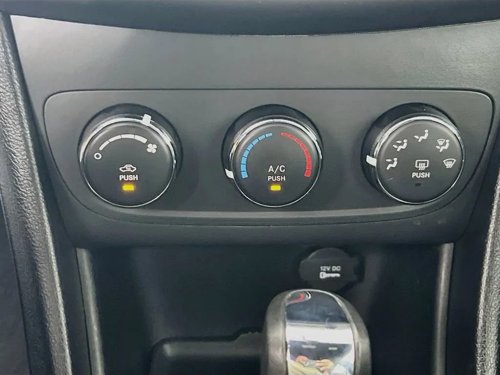 Used 2013 Dodge Avenger SE FWD image 14