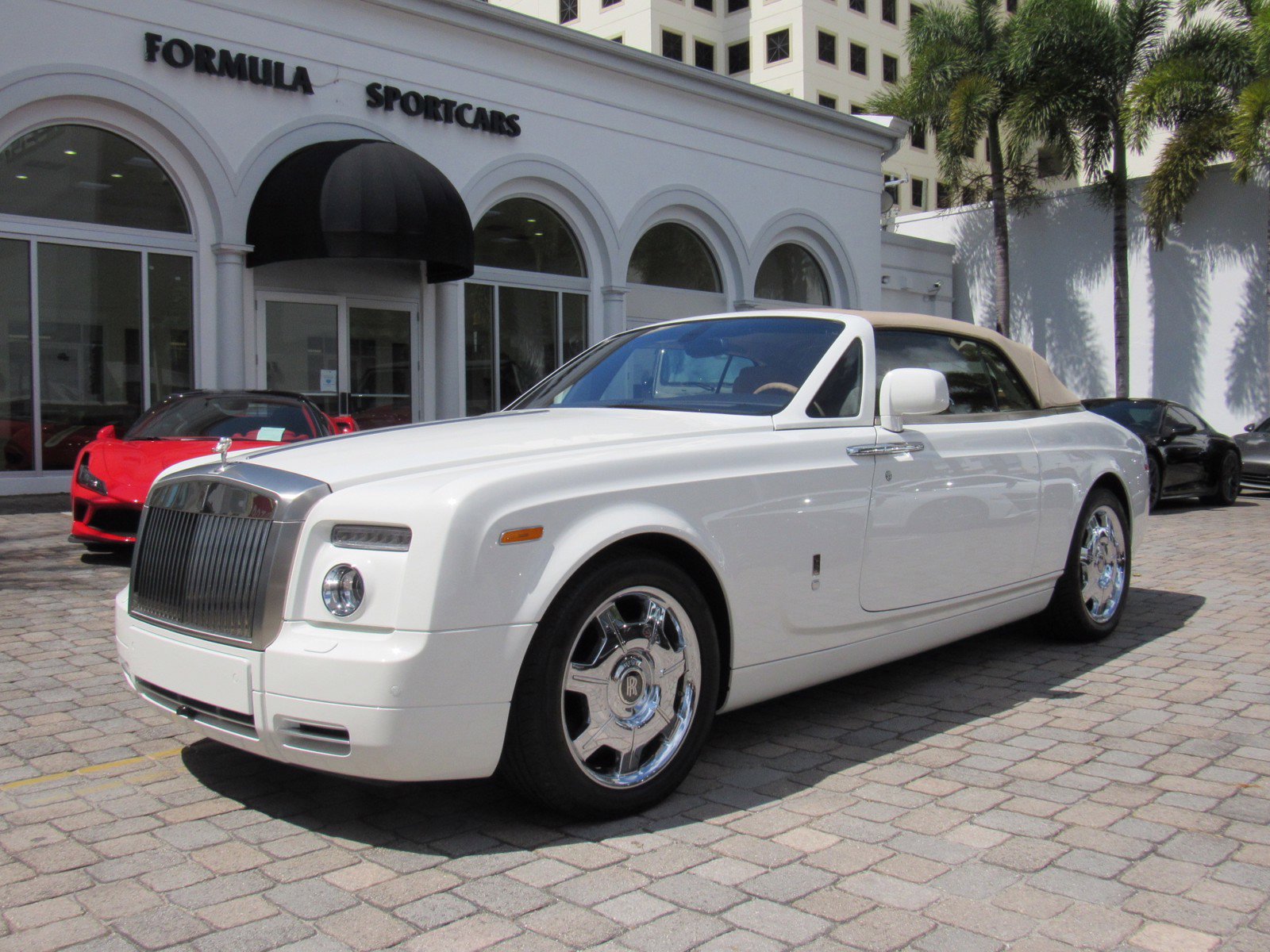 Used 2012 Rolls-Royce Phantom Drophead Coupe RWD image 14