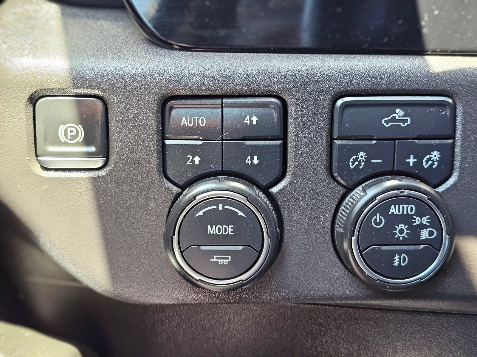 Used 2024 Chevrolet Silverado 1500 LT Trail Boss w/ LPO, Dark Essentials Package AWD/4WD image 18