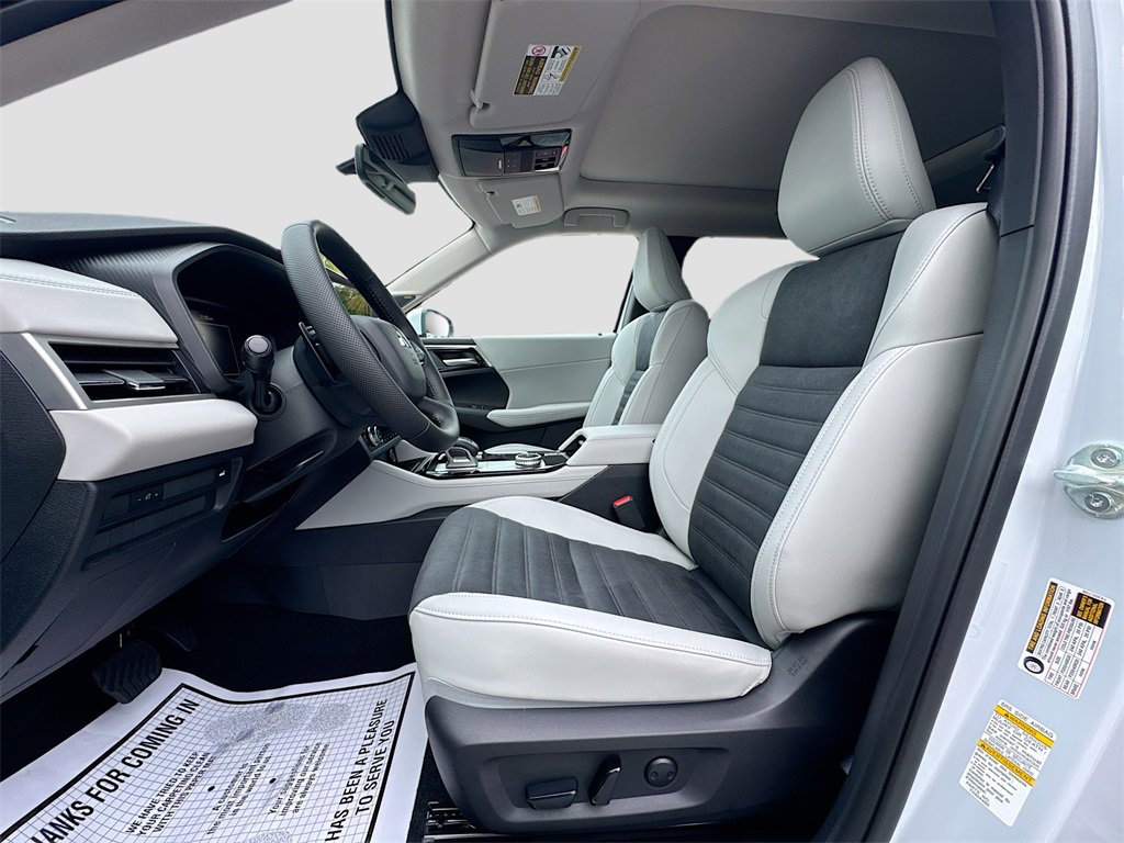 New 2025 Mitsubishi Outlander SE image 22