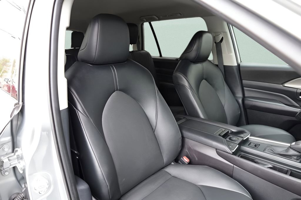 Certified 2025 Toyota Grand Highlander AWD image 24