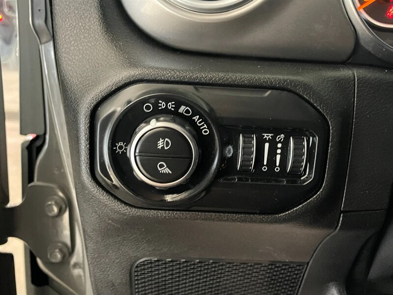 Used 2020 Jeep Gladiator Overland AWD/4WD image 22
