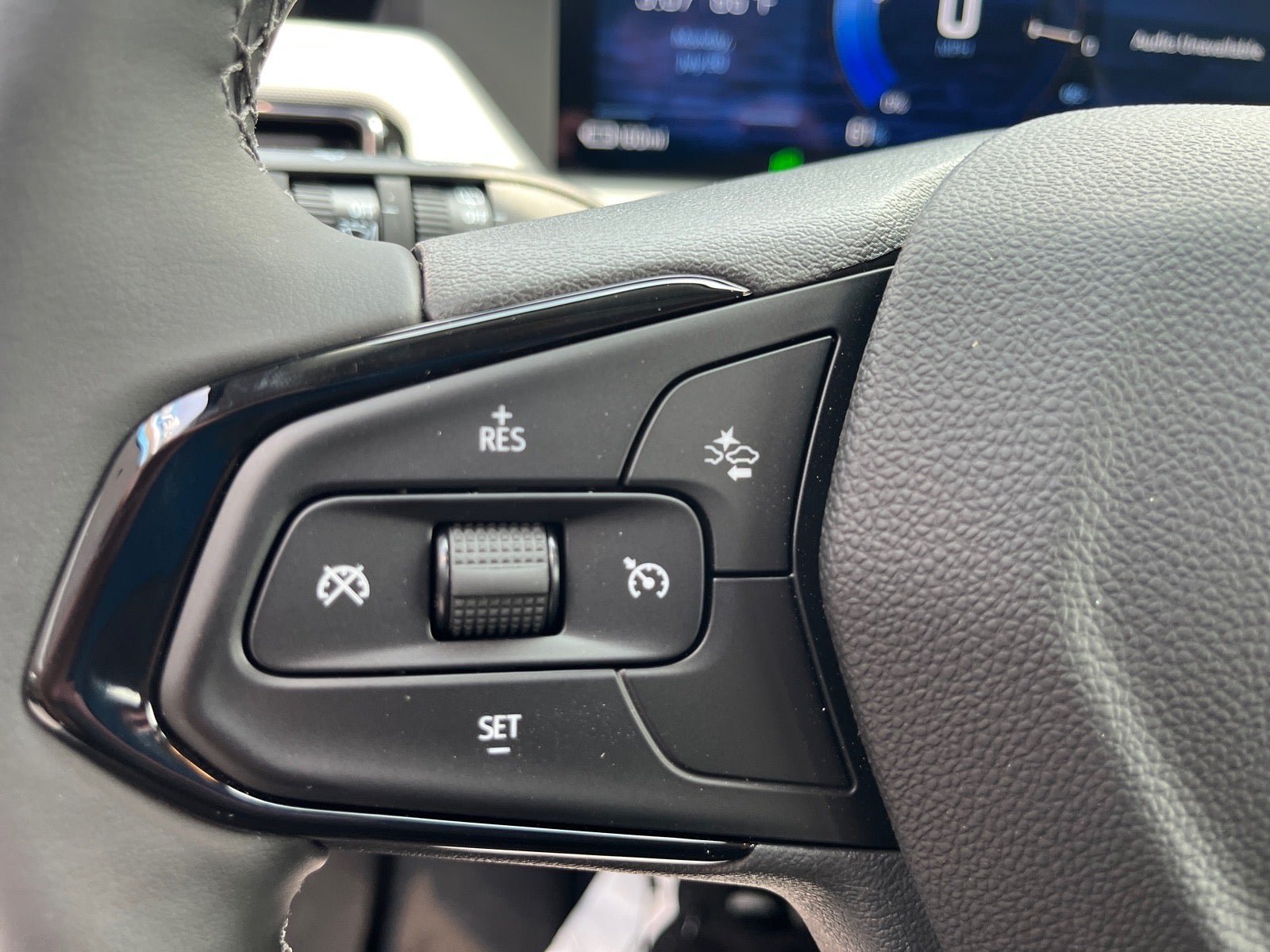 New 2027 Chevrolet Bolt LT w/ Comfort Package FWD image 21