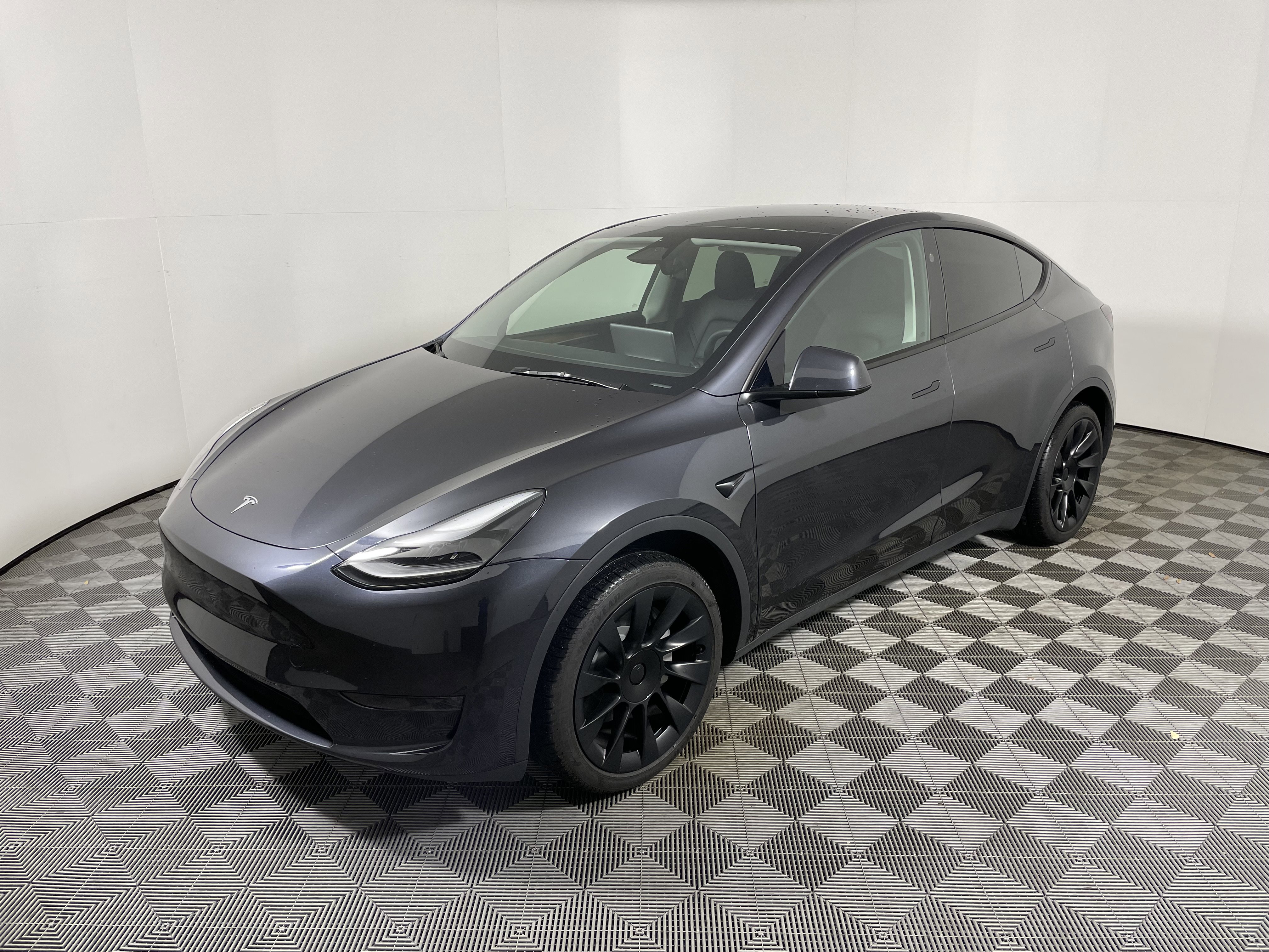 Used 2024 Tesla Model Y 2WD image 9