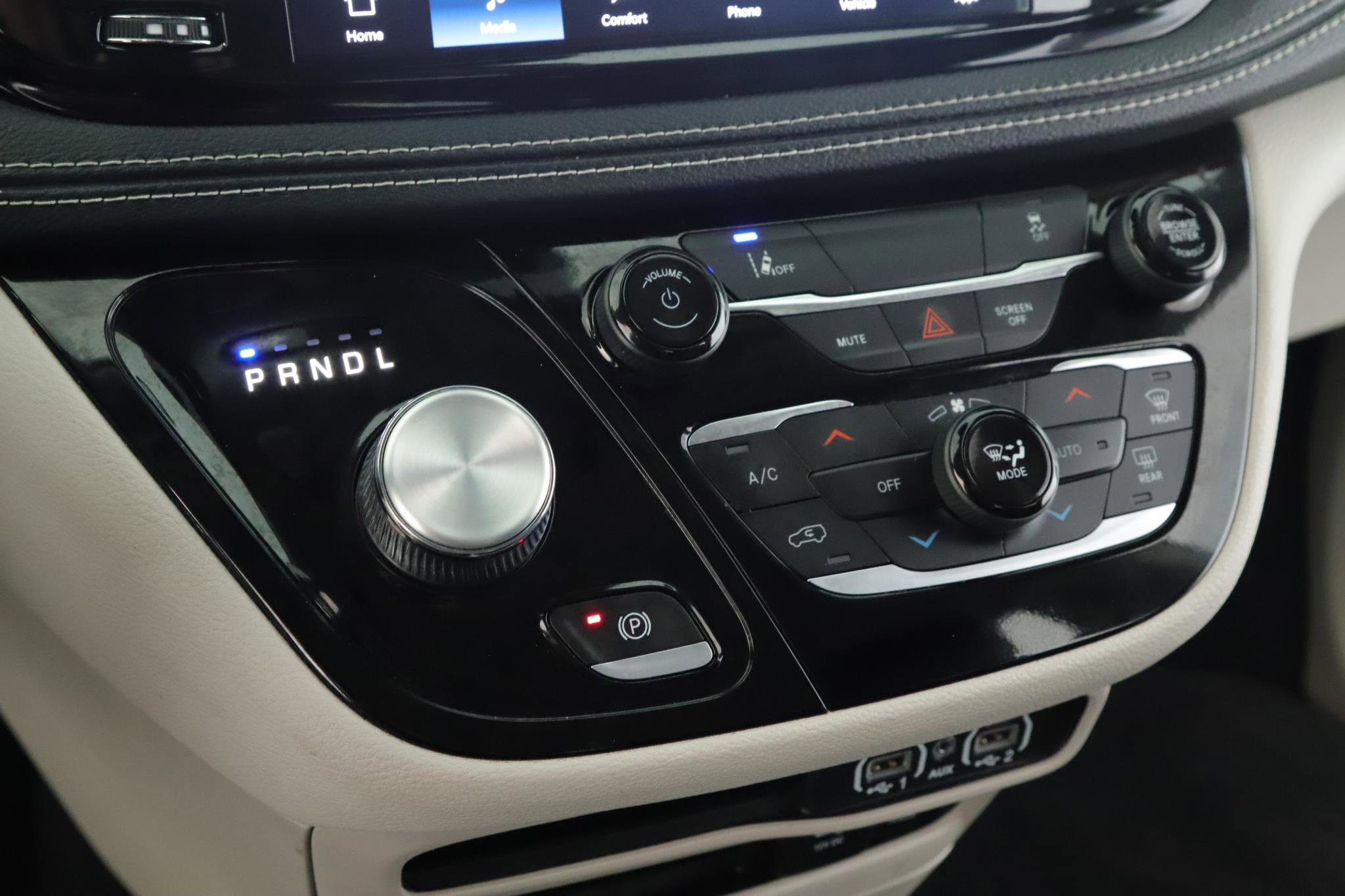 Used 2022 Chrysler Pacifica Touring-L image 13