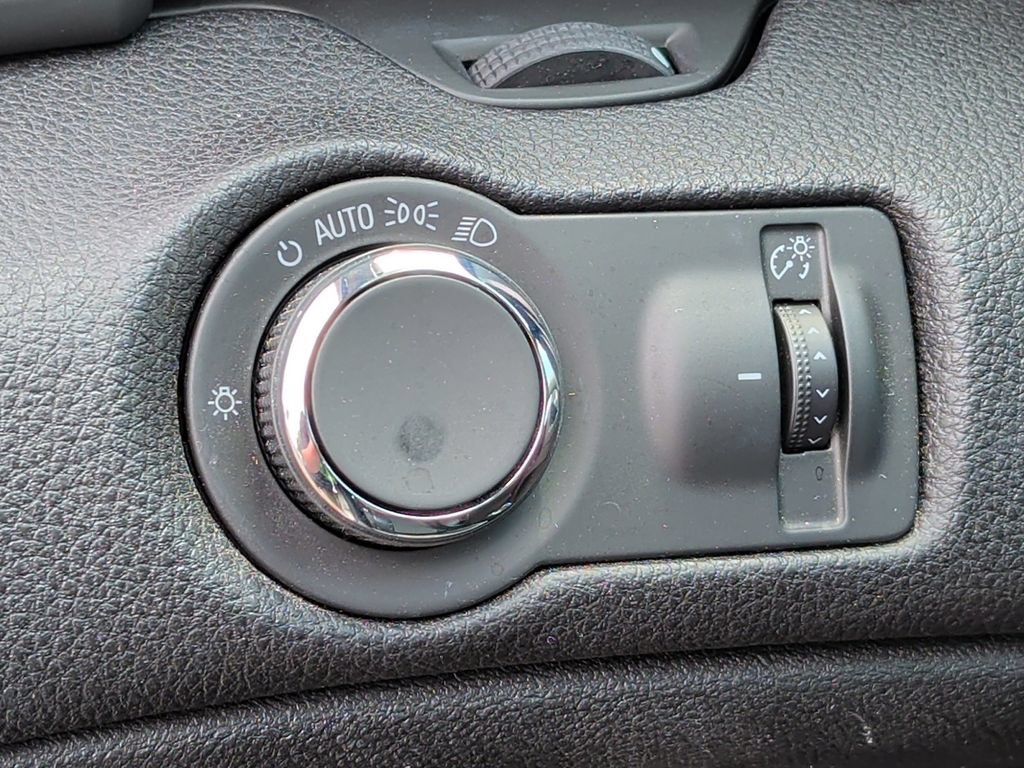 Used 2016 Chevrolet Malibu LT w/ Power Convenience Package FWD image 14