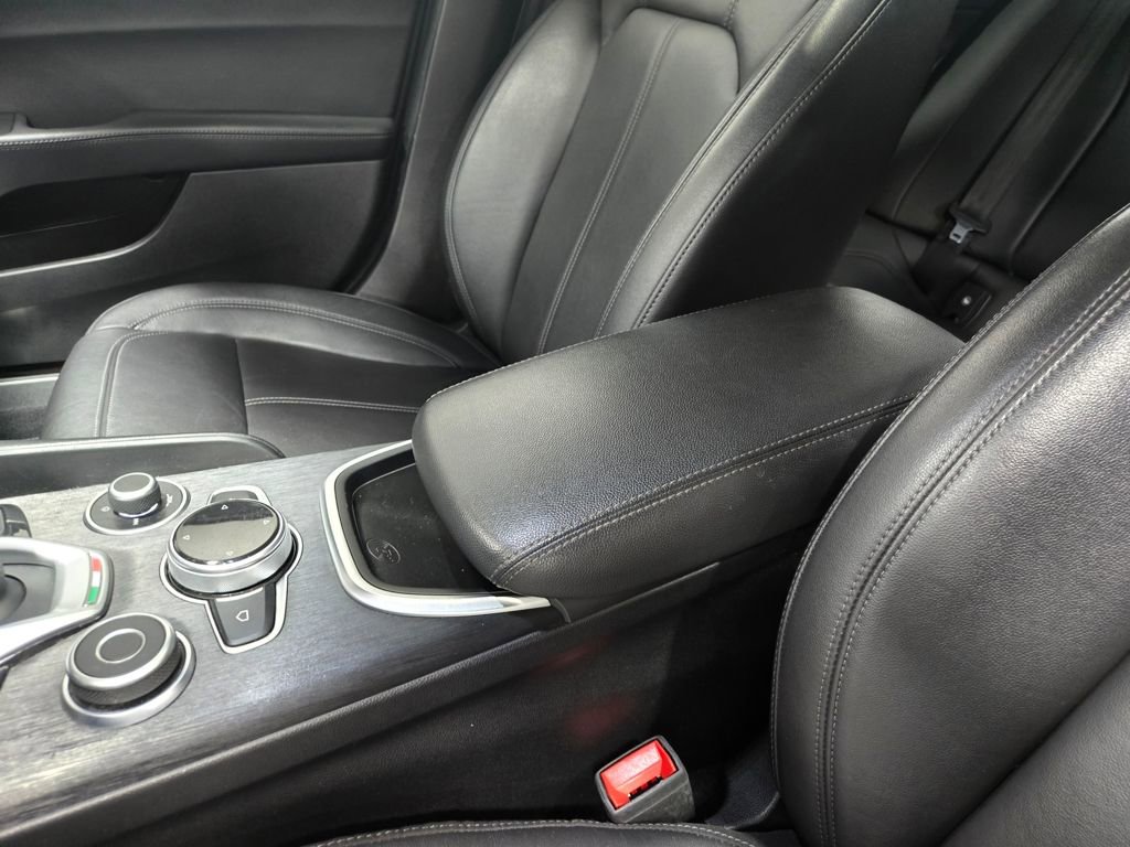 Used 2021 Alfa Romeo Giulia Sprint w/ Nero Edizione image 30