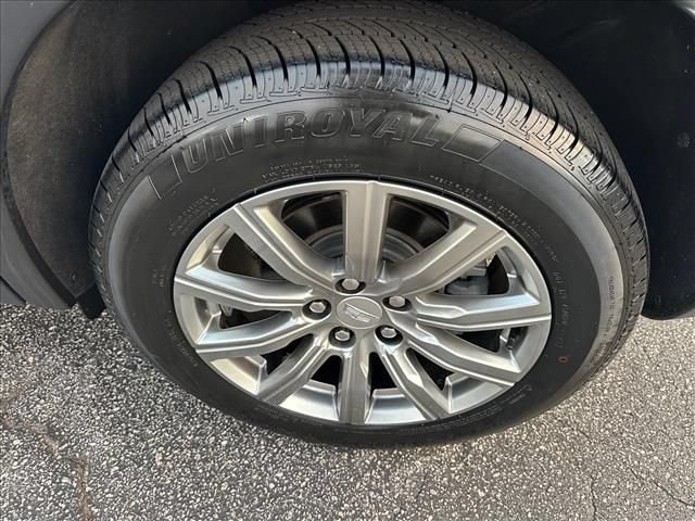 Certified 2023 Cadillac XT4 Premium Luxury w/ Cold Weather Package AWD/4WD image 35