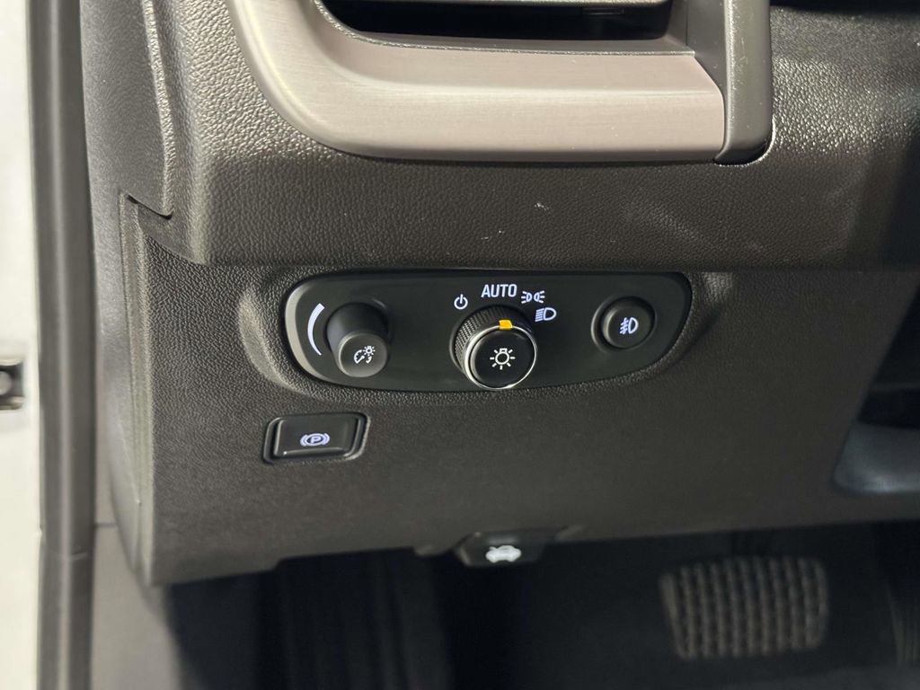 Used 2022 GMC Terrain AT4 image 26