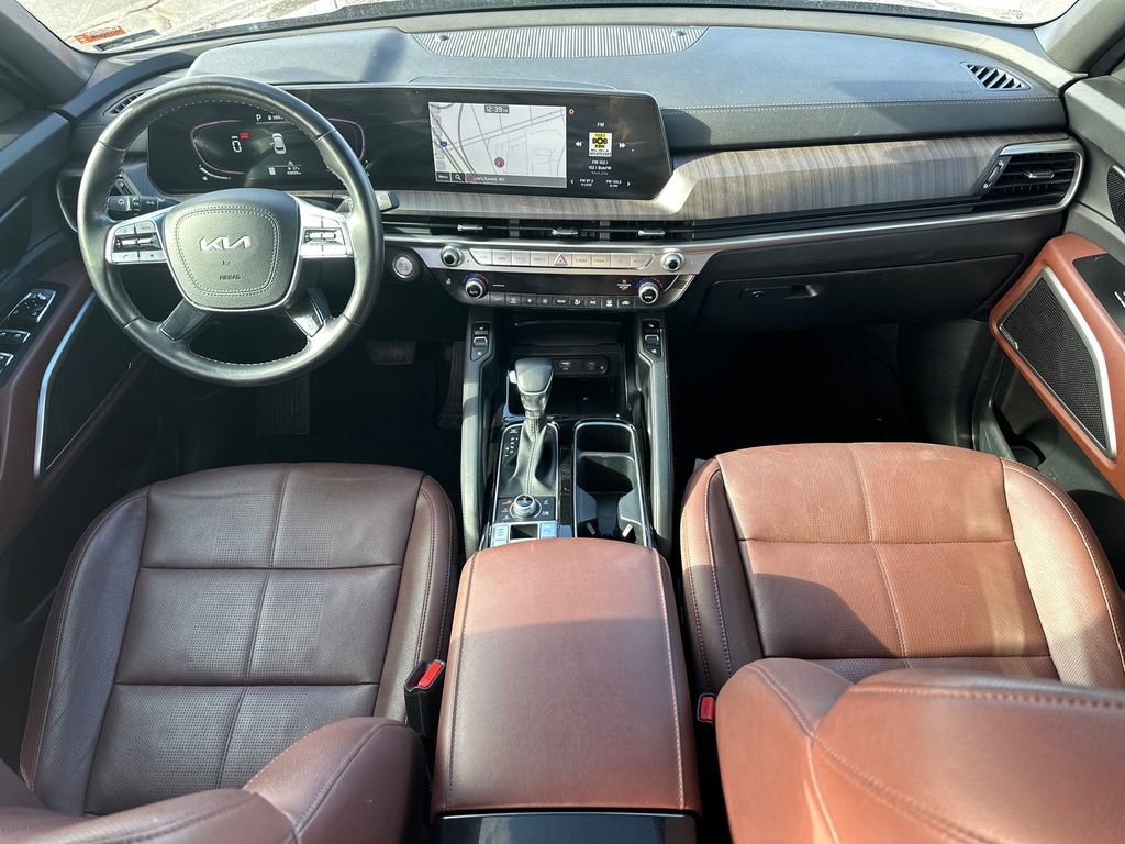 Used 2023 Kia Telluride EX w/ EX Captain's Chair Package image 16