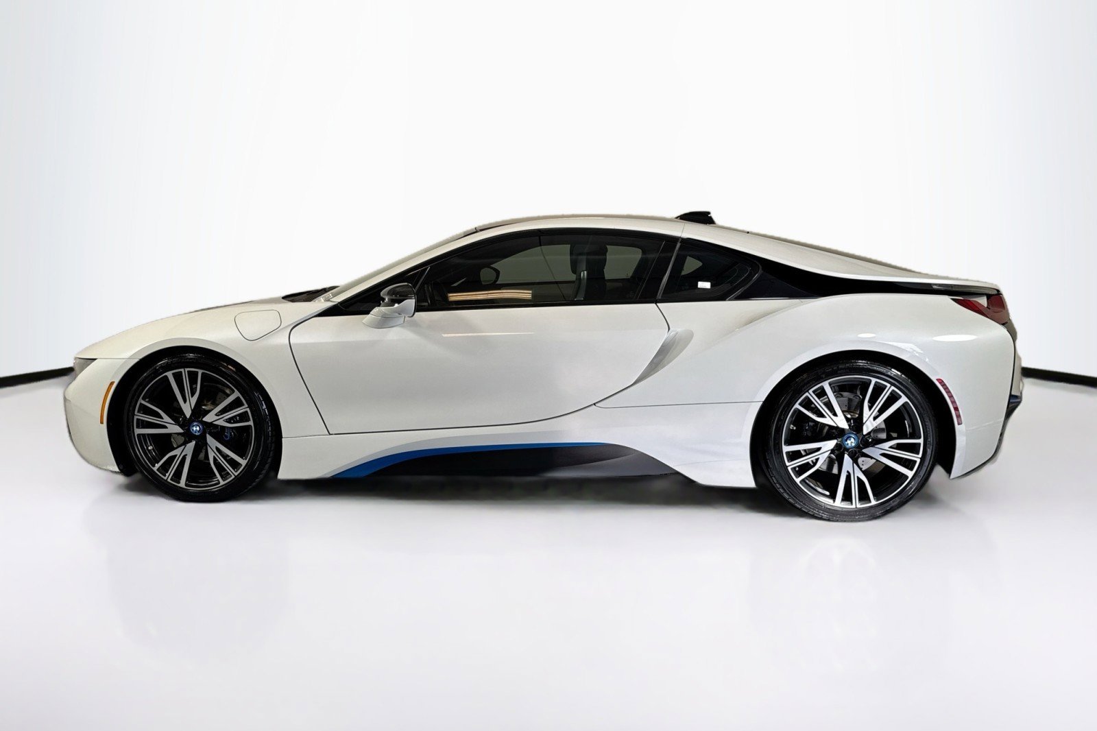 Used 2015 BMW i8 image 8