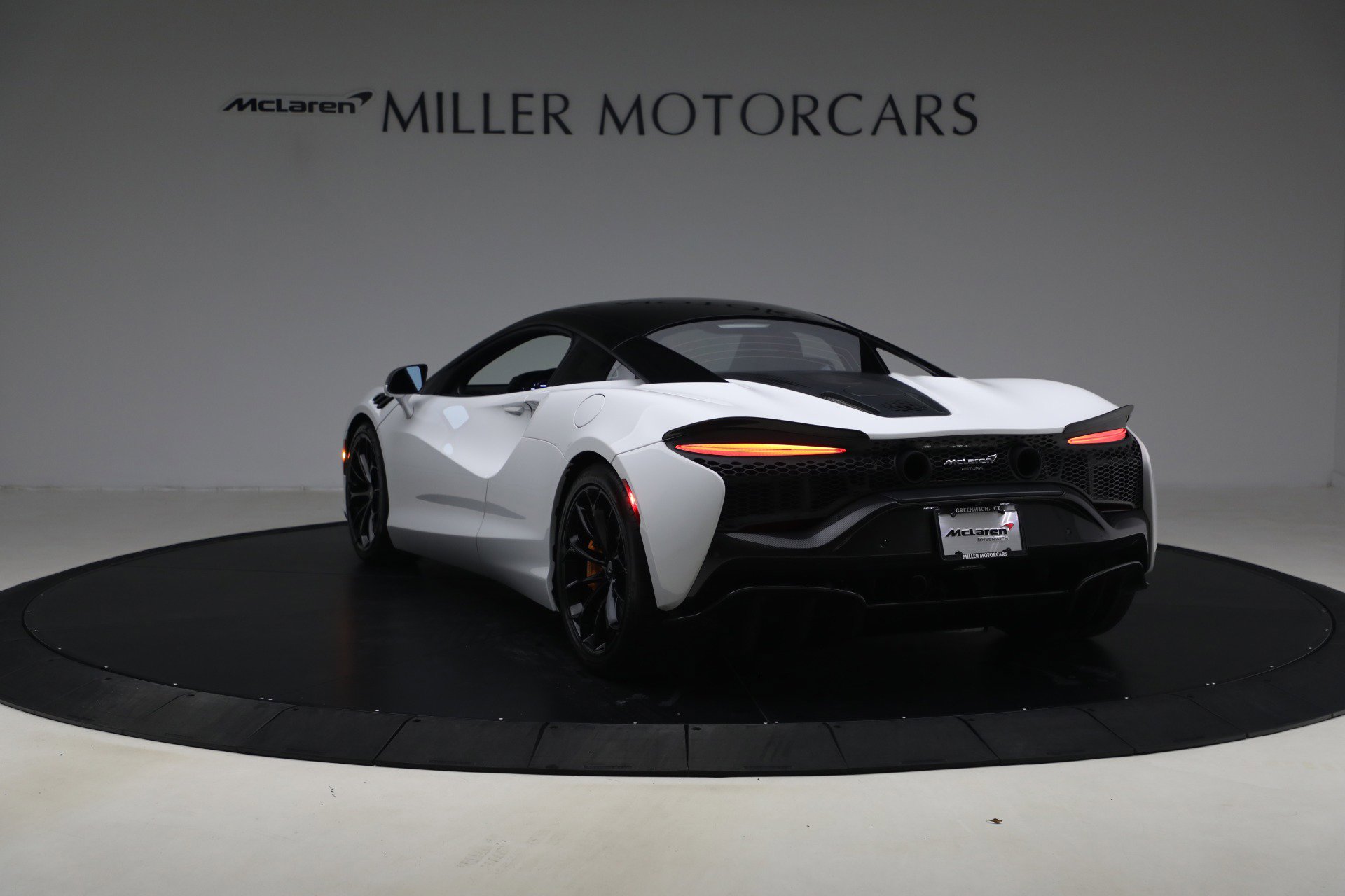 Used 2023 McLaren Artura image 5
