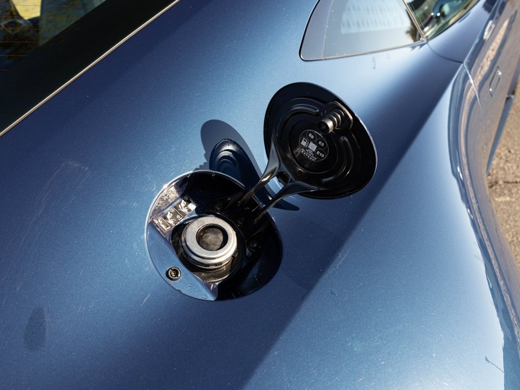 Used 2025 Aston Martin V8 Vantage Coupe RWD image 48
