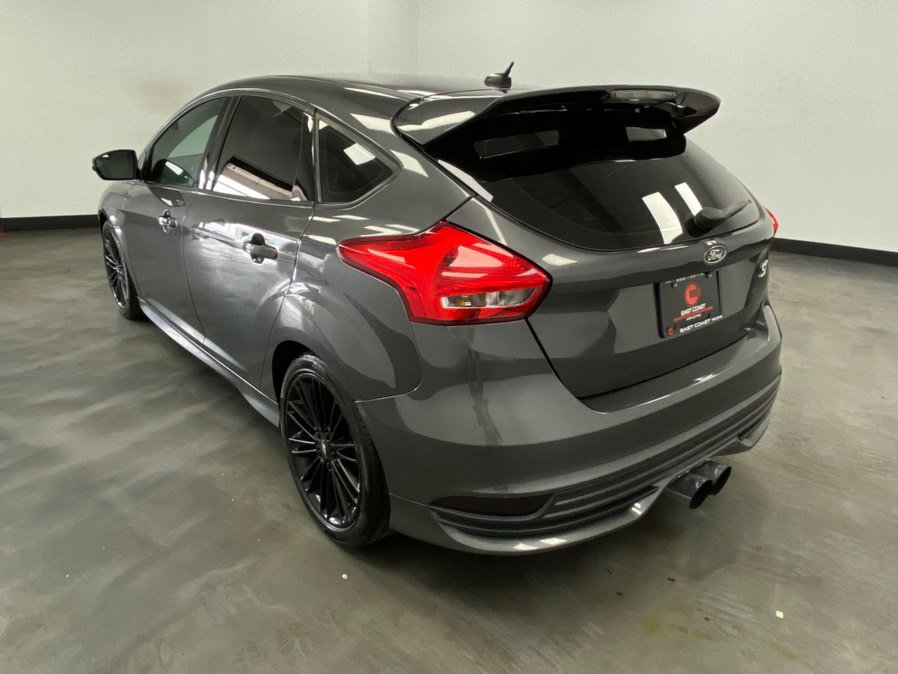 Used 2017 Ford Focus ST w/ Equipment Group 401A image 4