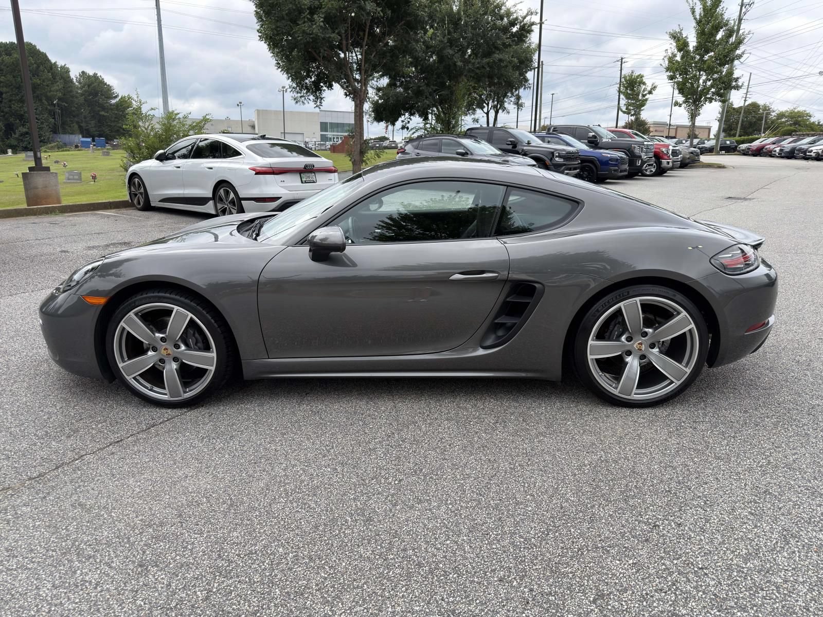 Used 2024 Porsche 718 Cayman RWD image 4