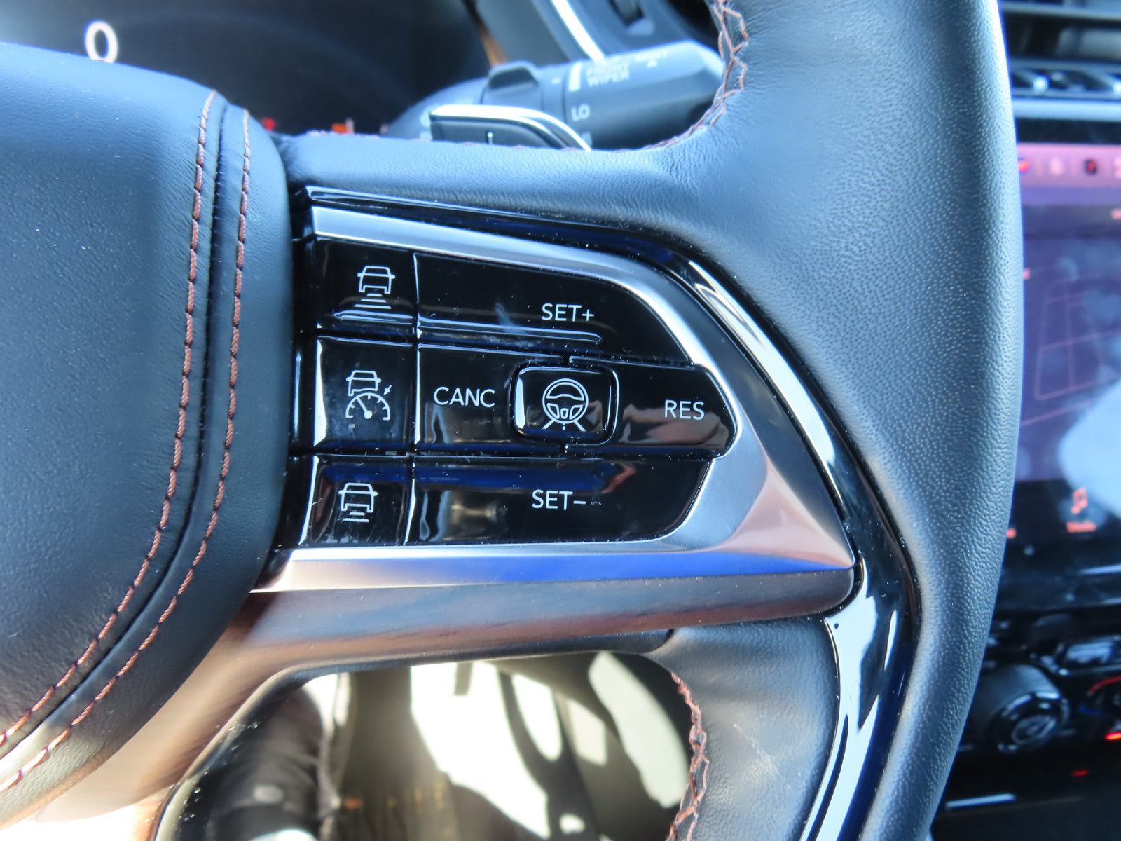 Used 2025 Jeep Grand Cherokee Summit w/ Adv Protech Group IV AWD/4WD image 19